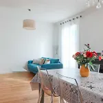 Bright & Chic Apartment In Paris