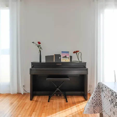 Bright & Chic In Apartment Paris