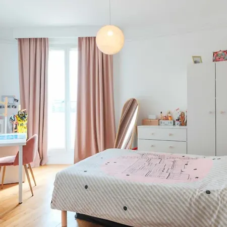 Bright & Chic In Apartment Paris
