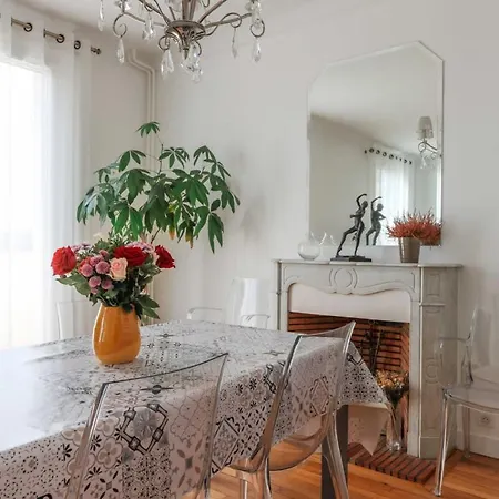 Bright & Chic In Apartment